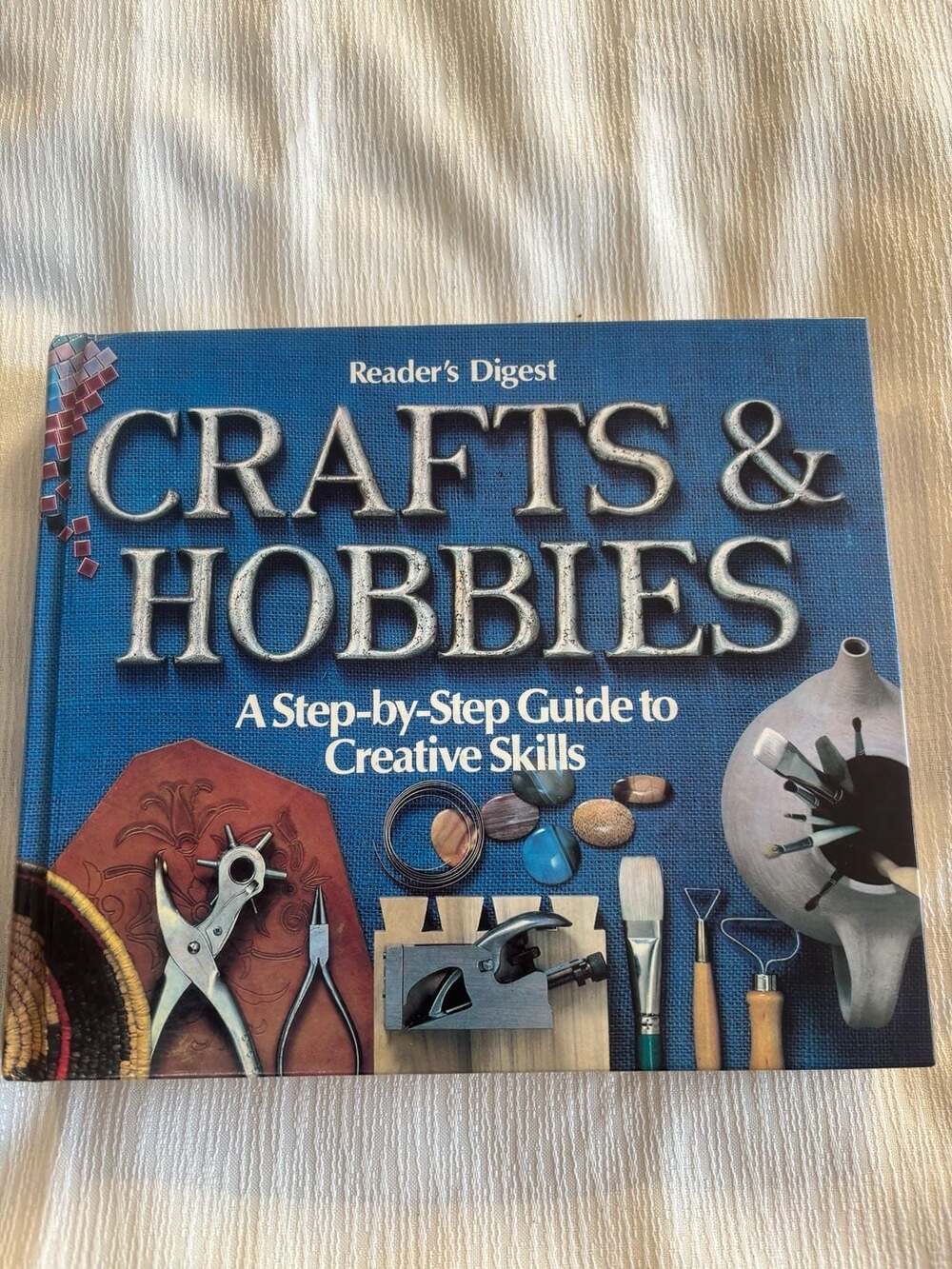 Reader's Digest Crafts & Hobbies: A Step-by-Step Guide to Creative Skills
